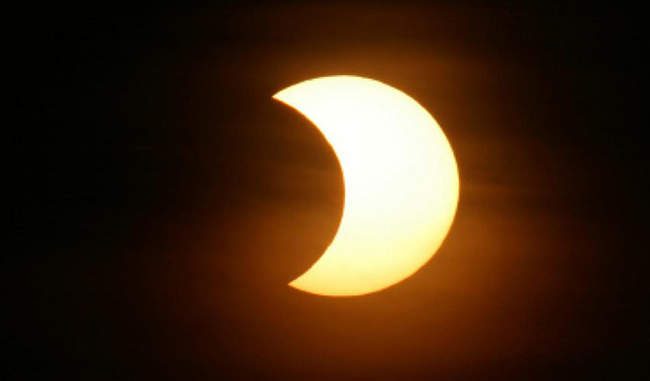 आज चन्द्र ग्रहण लाग्दै, नेपालबाट पनि देखिने 